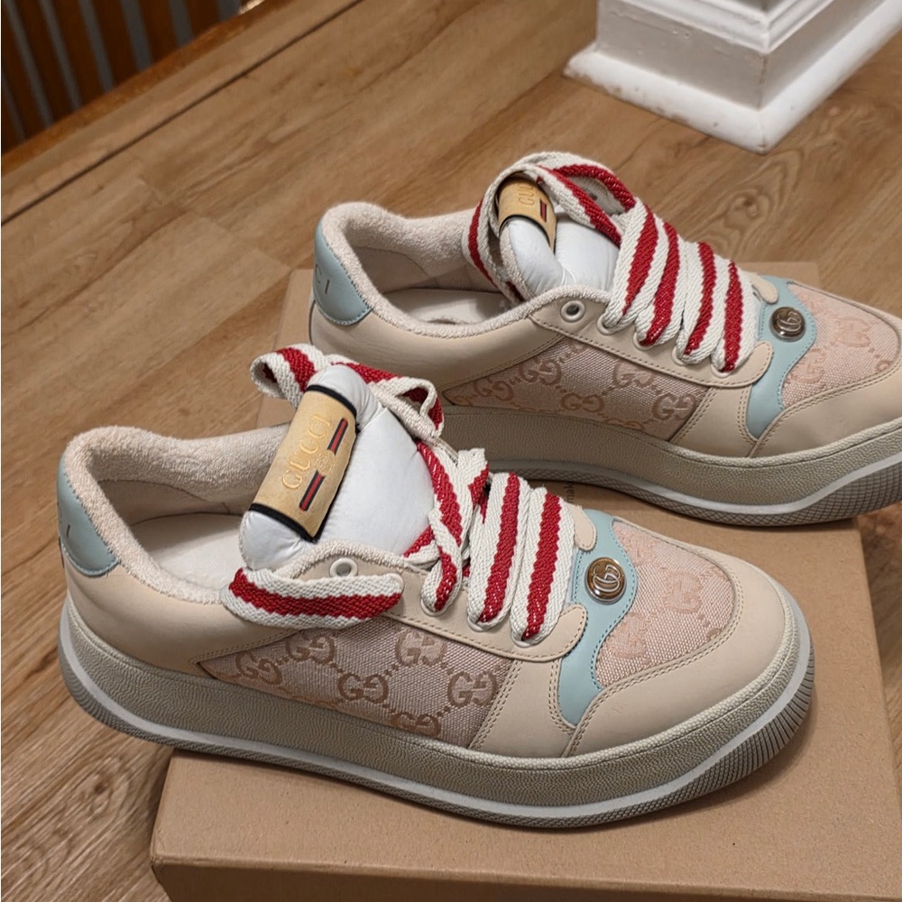 Gucci Cream and Light Blue Sneakers with Red Accents - Picture 4 of 6